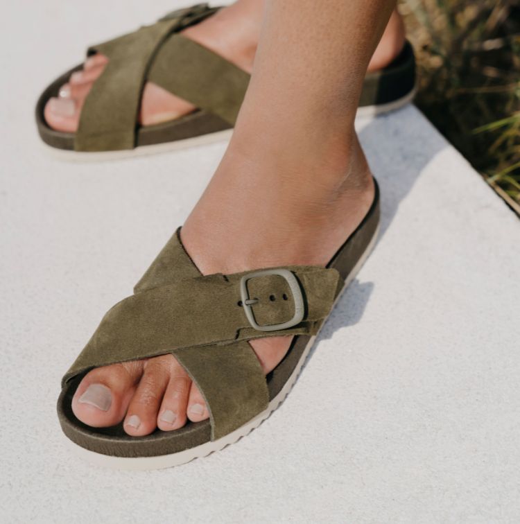 14 Best Sandals for Travel for Women (Podiatrist-Approved)